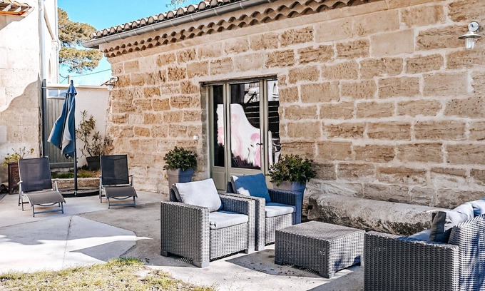 Arles Cottage | In the heart of the Natural Park, a Mas Camarguais, with herds of horses and bulls