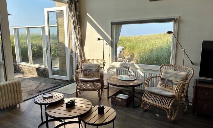Bergen aan Zee Apartment | In the middle of the dunes and only 50 m from the beach! The location will enchant you.