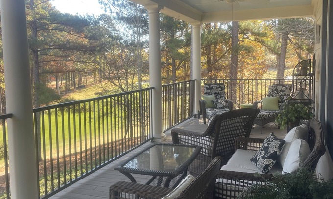 Lake Oconee House | INCREDIBLE 4,000 SQ FT GEM NESTLED IN REYNOLDS LAKE OCONEE WITH GOLF COURSE VIEW