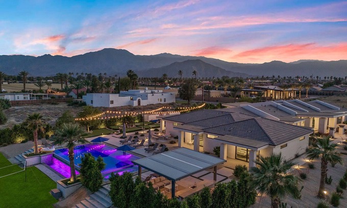 Indio House | Incredible 45 Ft Pool: 9 BR, 15 Bed, 45 ft pool, 9 putting holes golf, Gameroom