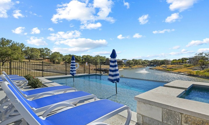 Kingsland House | Incredible luxury lakefront home w/private pool, hot tub, near golf & wineries