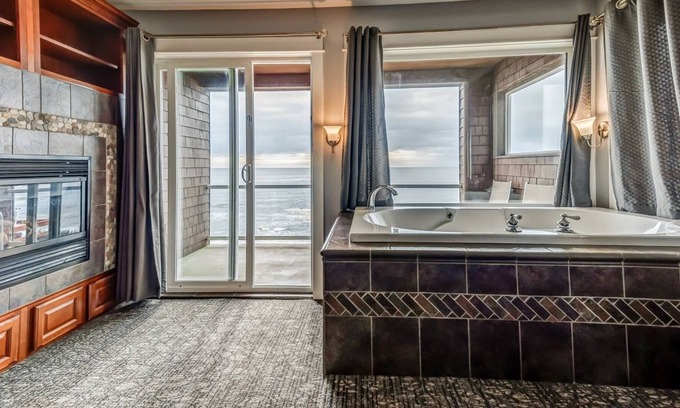 Nelscott House | Incredible Picturesque Beach and Ocean Views, Huge Soaking Tub, Pet Friendly, Fireplace, Kitchenette