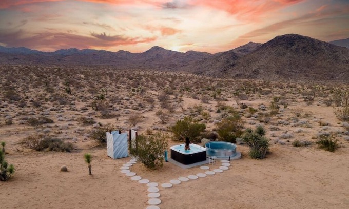 Yucca Valley House | Incredible Views, Hot Tub, Cowboy Pool, Fire Pit · Starship Landing: Luna