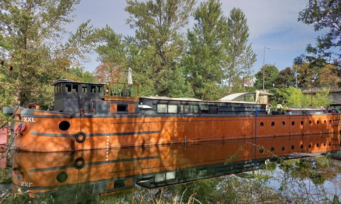 Nouvelle Ville Boat Rental | Independent apartment on barge with terrace near the city center