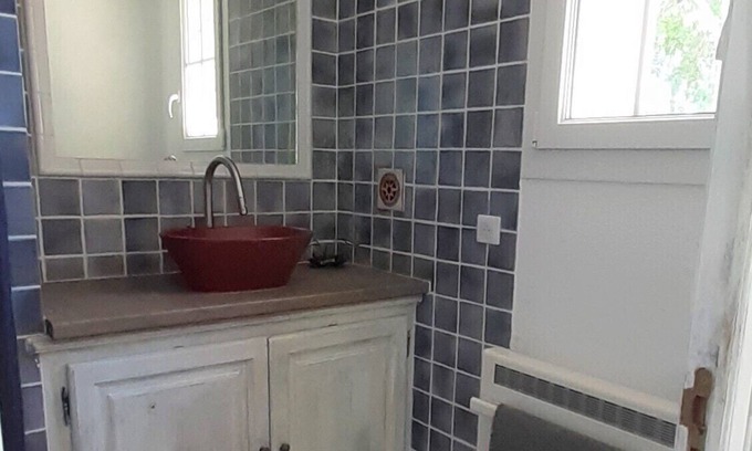 Aups Bed & Breakfast | Independent bedroom in character house 1 km from the village of Aups