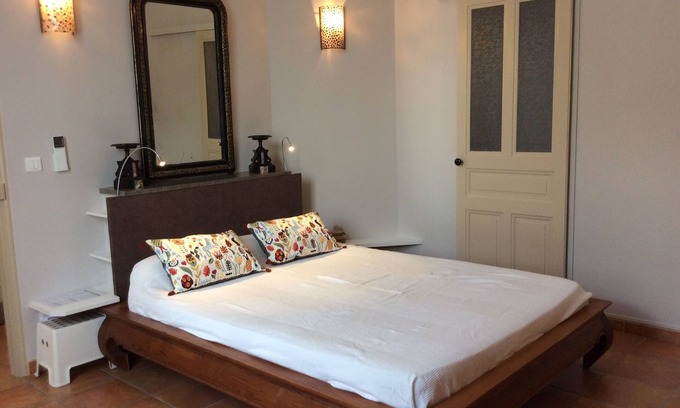 Faubourg House | Independent room in character town house.