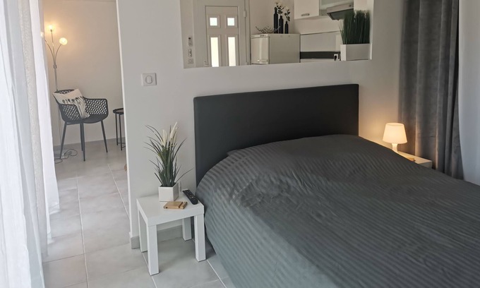 Auriol Apartment | Independent Studio close to Hiking and Beaches.