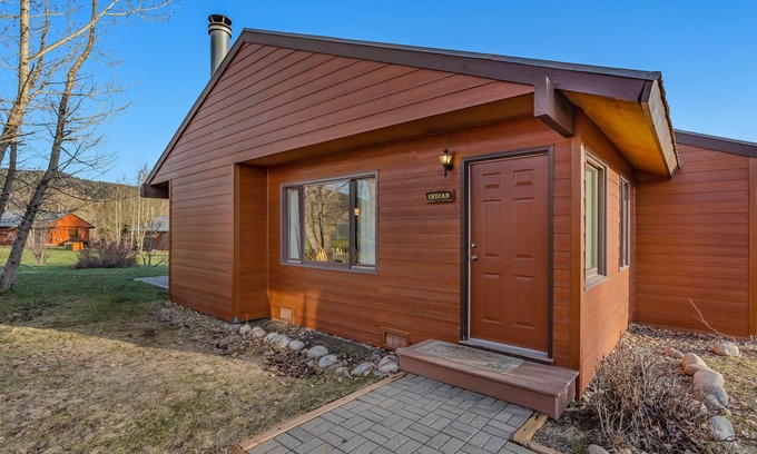 Clark Cabin | Indian- Full kitchen, pet friendly, stunning views