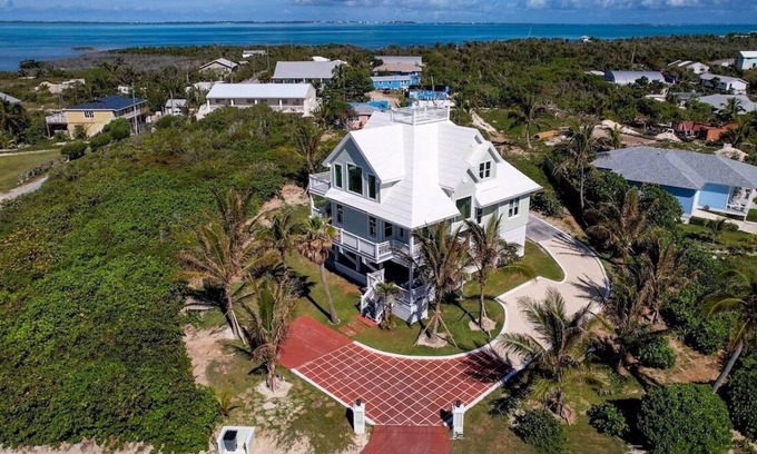 Hope Town Villa | Indicas - Private Boat Slip (2 Blocks Away) & Beach Access (150 ft Away)