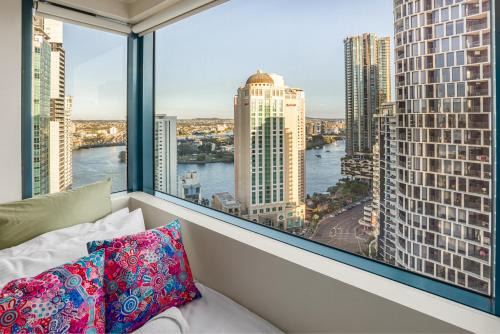 Brisbane Central Business District Apartment | Indigescapes River Views in Heart of Brisbane Sleeps 6