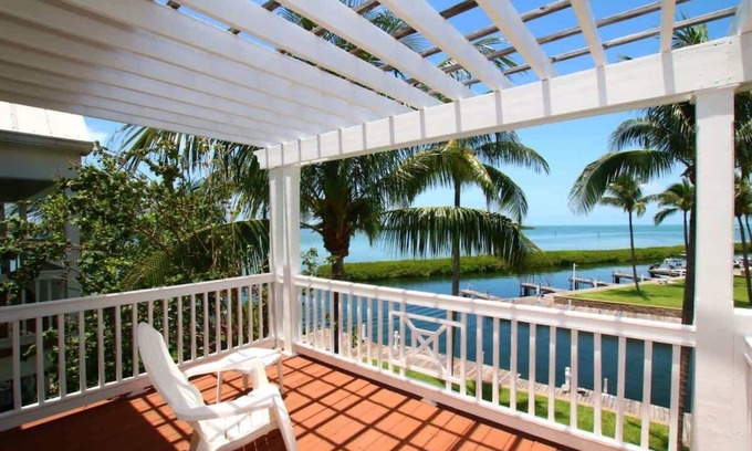 Indigo Reef Marina Homes House | Indigo Reef #8, Lionfish Cottage in private Indigo Reef Resort