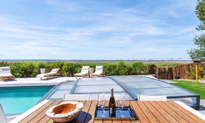 Saint-Brevin-l'Ocean House | Indigo-Vue Mer et Piscine chauffée by Interhome