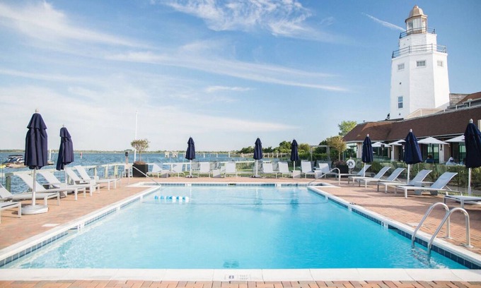 Montauk House | Indoor/Outdoor Seating, Courtyard View 2 Doubles! Montauk Yacht Club | 3 Units