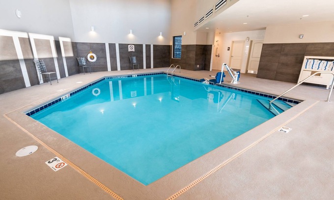 Coeur d'Alene Condo | Indoor Pool + Hot Tub + Free Breakfast | Suite with Roll-in Shower Close to Kootenai Health