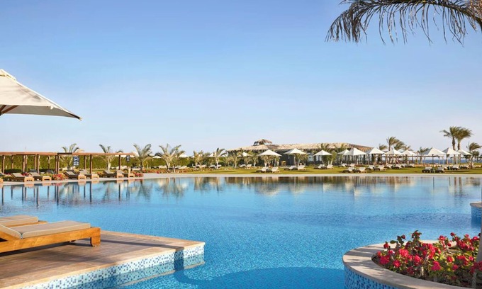 El Quseir Hotel | Indulge by the Sea | Adults-Only Haven w/Spa, Dining, Pools & 2 Sea-view Rooms