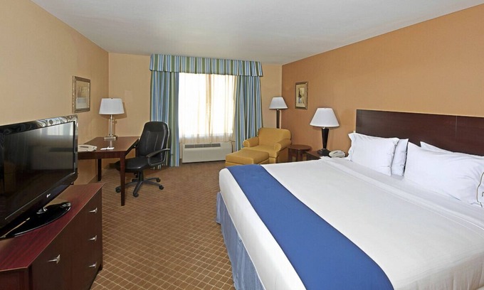 Tucson House | Indulgent Retreat w/ Wi-Fi & Great Location!