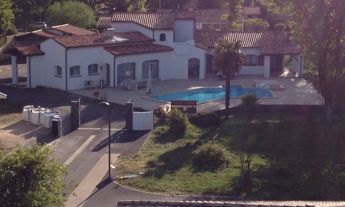 Biganos House | INDUS GUEST ROOM WITH BATHROOM IN THE HEART OF THE BASSIN D'ARCACHON