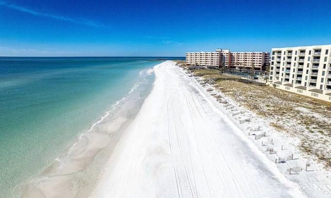 Holiday Isle Condo | Inlet Reef 617 2 Bedroom Condo by RedAwning