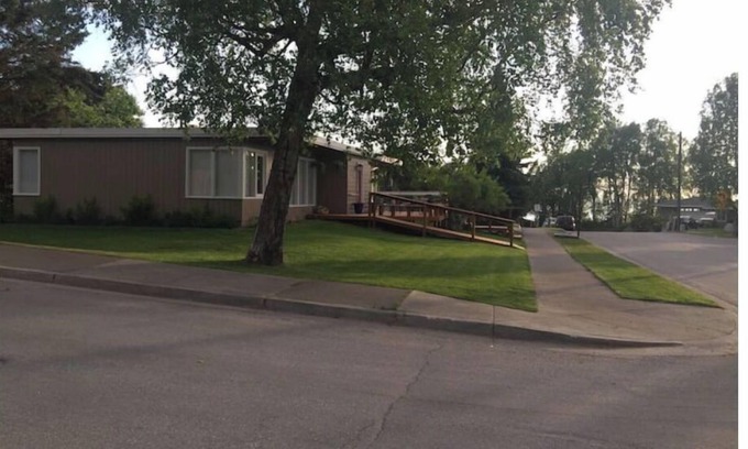 South Addition House | Inlet View House - Downtown Anchorage