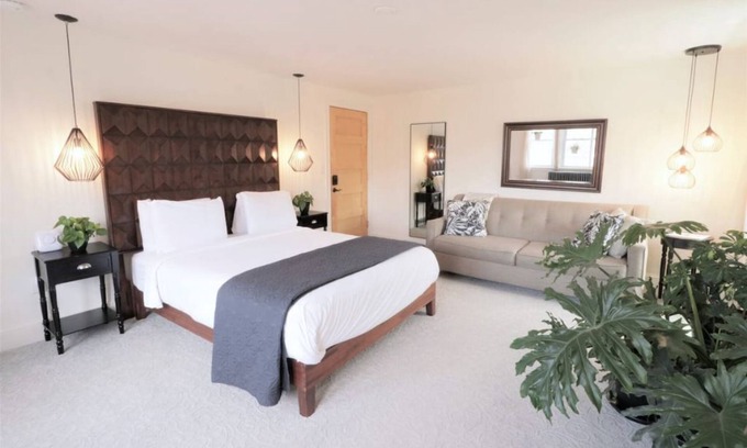 Portland Hotel | Inn at Parkspring 4 - Self Check In - Parking