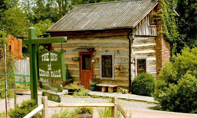 Logan Hotel | Inn & Spa at Cedar Falls