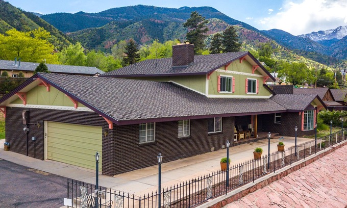 Manitou Springs Historic District Bed & Breakfast | INNhale Resort and Spa