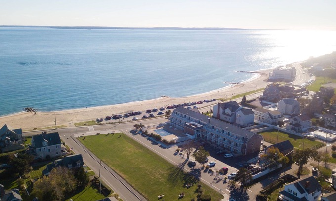 Falmouth Heights Apartment | InnSeason Resorts Captain's Quarters