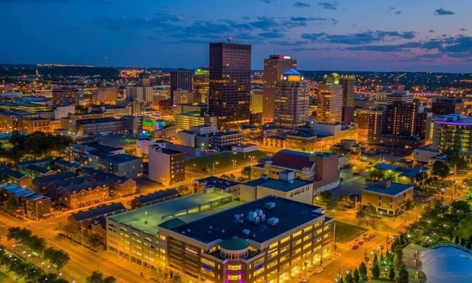 Dayton Condo | Insta-worthy Downtown Condo | King Bed | Free PRKG