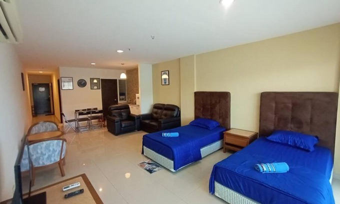Lumut Apartment | InstaStay Room Unit Marina Island Teluk Batik - 1 Bedroom Queen Bed & 2 Single Bed