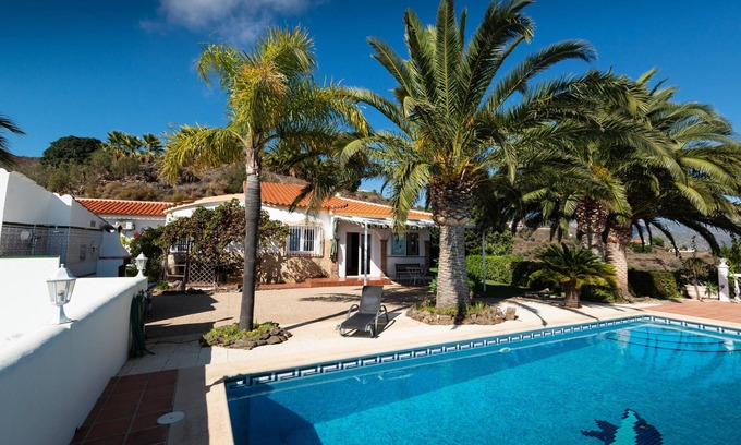Sayalonga House | Intimate villa sea/mountain view 40 m² pool palm trees free WiFi AC heating sauna fireplace