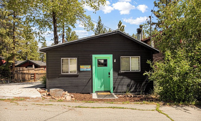 Big Bear Lake House | Into the Woods Bungalow - Romantic Vacation!