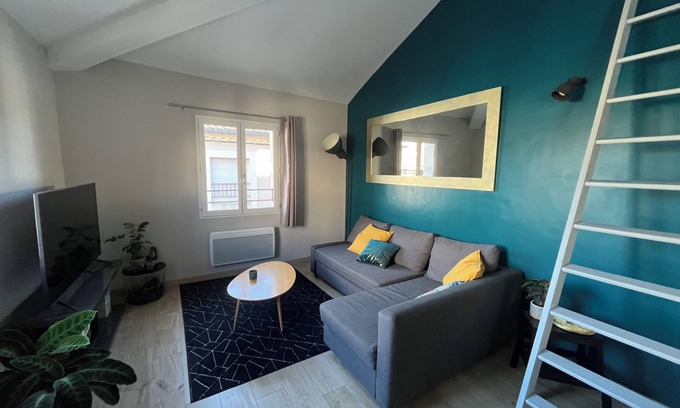 Aigues-Mortes Medieval City Apartment | Intramural charm, P2 of 50m² + free parking