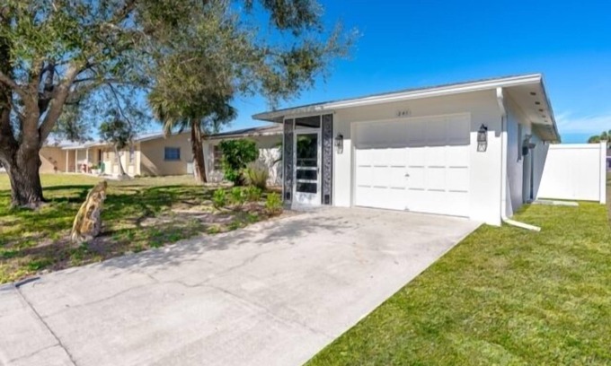 Oakland Hills House | Introducing Caddy Shack,the perfect abode for your short-term stay. This delightful 2 bed, 2 bath canal home has been thoughtfully remodeled to exude a beachy atmosphere
