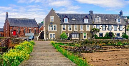 Campbeltown Apartment | Inviting 1-Bed Apartment in Campbeltown Loch views