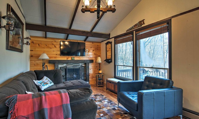 Beech Mountain Cabin | Inviting Beech Mountain Family Retreat w/3 Decks!