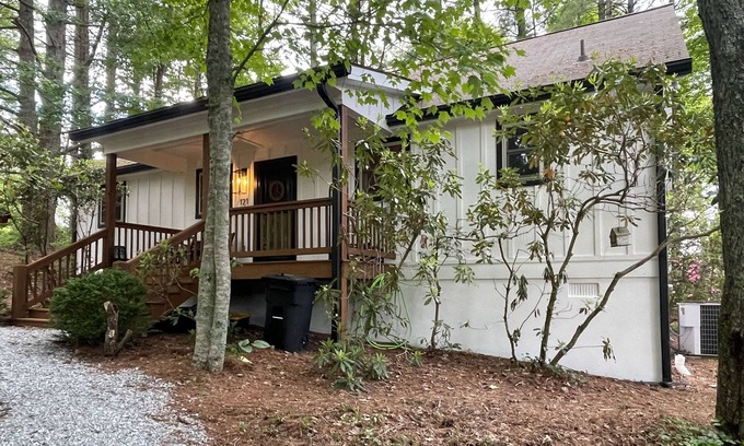 Glenville House | Inviting house near Lake Glenville with firepit, fireplace, grill, porch, & deck