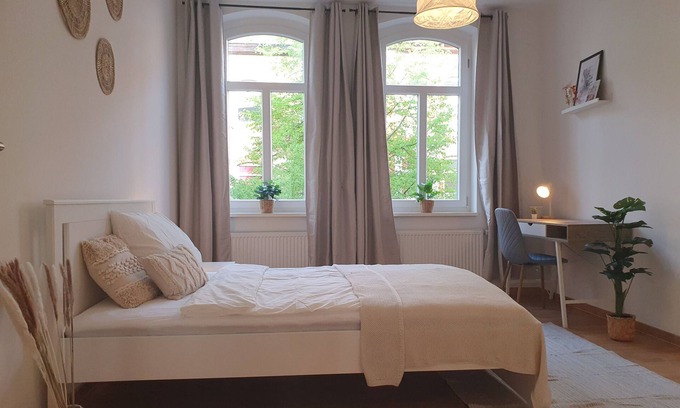 Johannesvorstadt Condo | Inviting, light-flooded 2-room apartment, lovingly decorated awaits you.