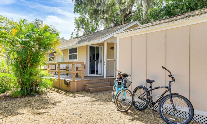 South Sarasota Cottage | Inviting Sarasota Cottage: 5 Mi to Beach Access!