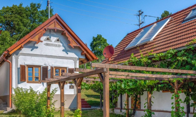 Nagysaroslak House | Inviting vacation home in Burgenland.