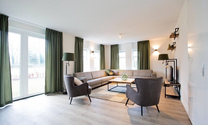 Voorthuizen Villa | Inviting Villa in Voorthuizen with Garden