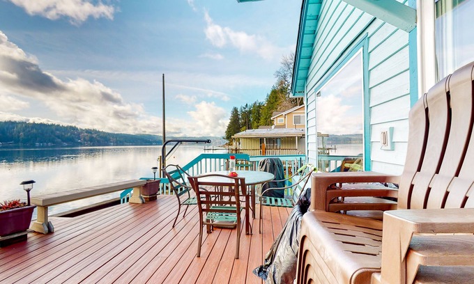 Belfair House | Inviting waterfront home with fast WiFi, full kitchen, & W/D