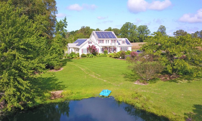 Milford Bed & Breakfast | Iona Inn 1st floor bedroom with 1 double bed and private bathroom
