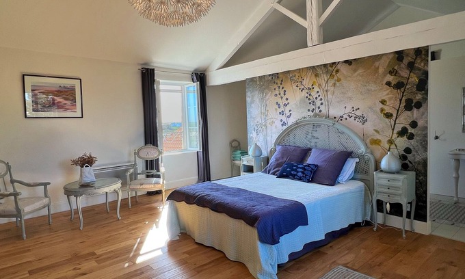 Chaillevette Apartment | IR4, Guest apartment 4 people in old mill, pool, near Royan