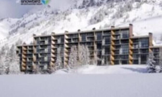 Salt Lake Mountain Resorts Condo | Iron Blosam Lodge at Snowbird with all the amenities you want.