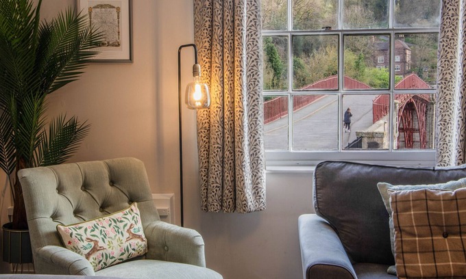 Coalbrookdale House | Ironmasters House - Overlooking The Iron Bridge