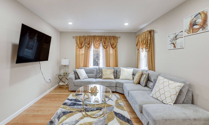 Irvington House | Irvington Vacation Rental ~ 20 Mi to Manhattan!