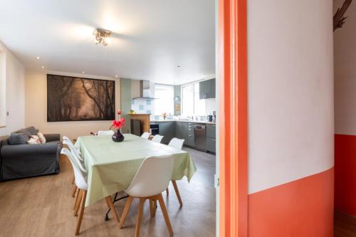 La Ferte-Saint-Aubin House | Isäntä