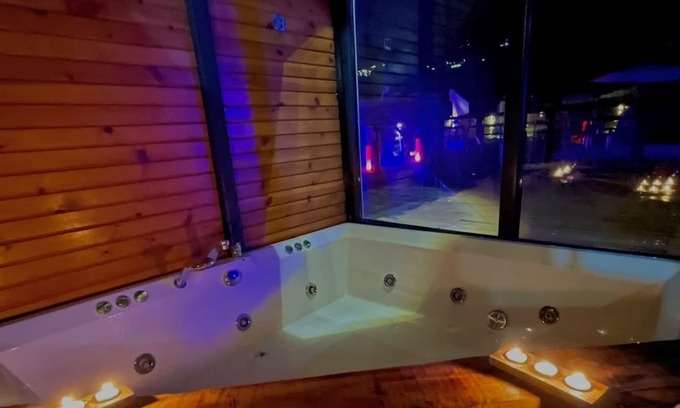 Sapanca House | Isıtmalı havuzu şömine başında jakuzi ile tatilin keyfini çıkarmak isteyenlere