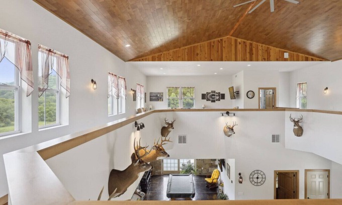 Bay City House | Isabelle Creek Haven - Ultimate Group Getaway