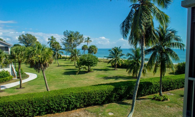 Sanibel Condo | Island Beach Club #330E is a 2/2 vacation rental on Sanibel Island!